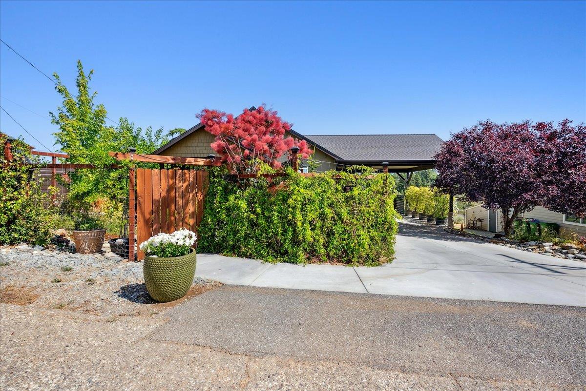 578 Douglas Avenue