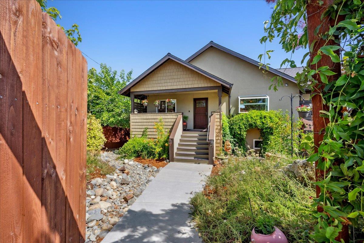 578 Douglas Avenue