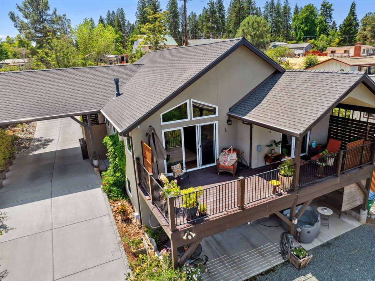 578 Douglas Avenue