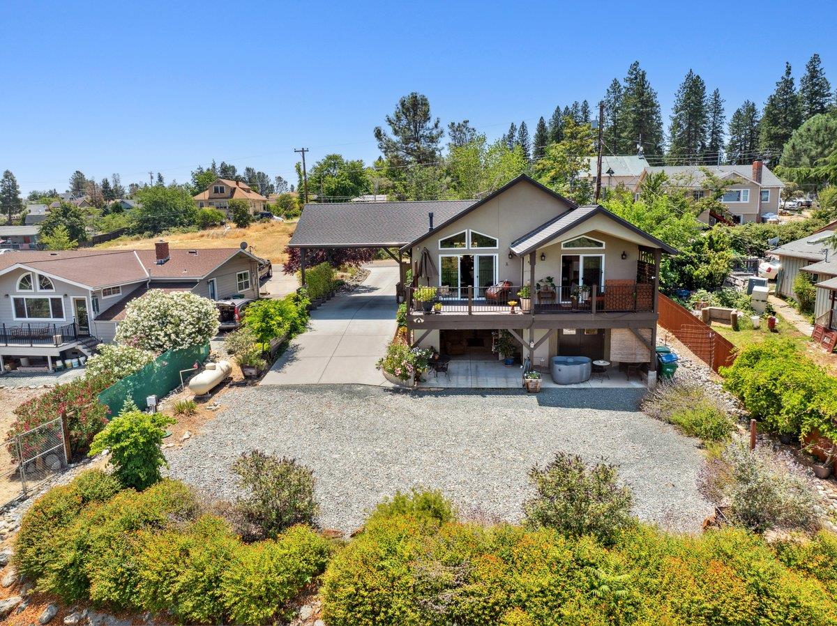 578 Douglas Avenue