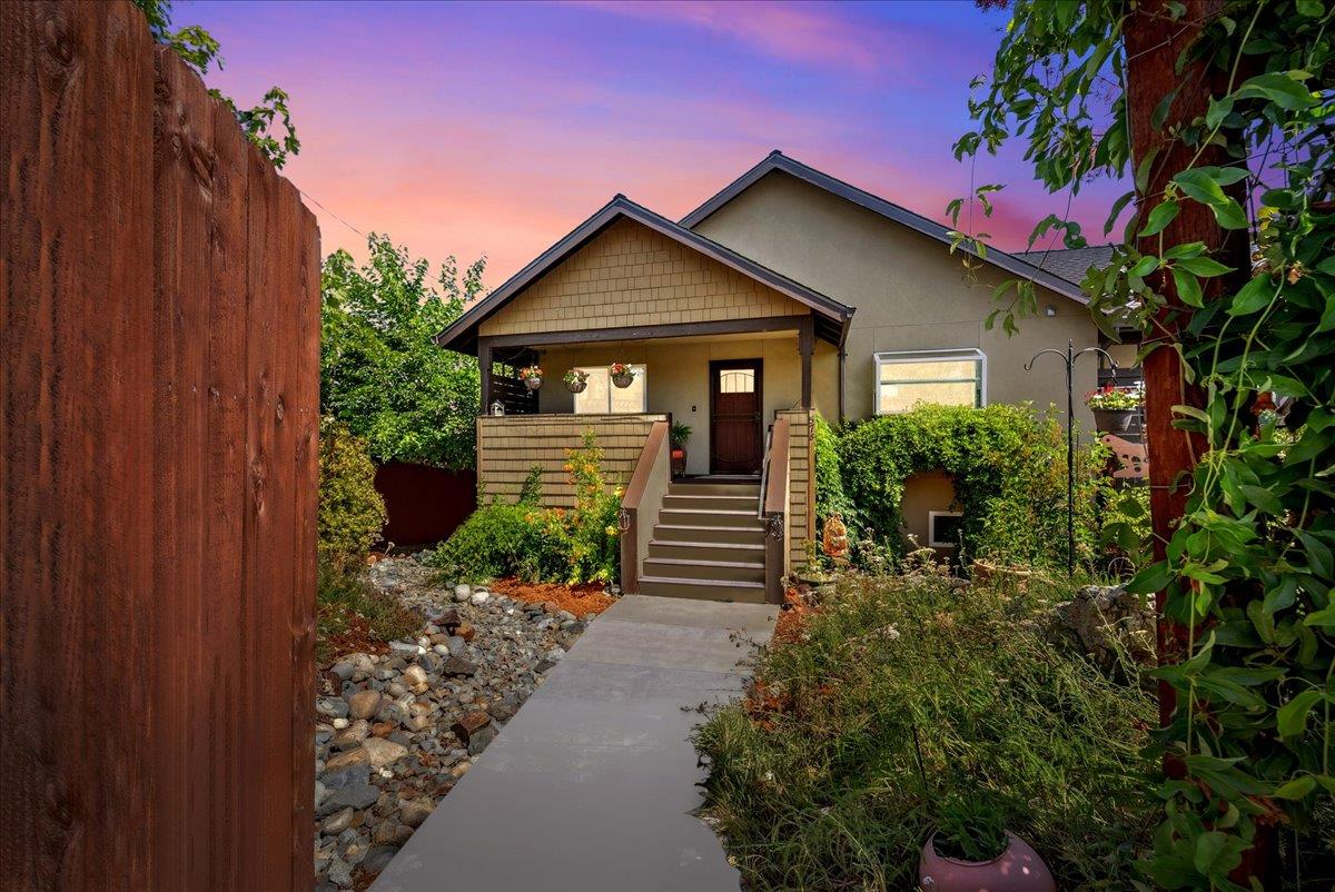 578 Douglas Avenue