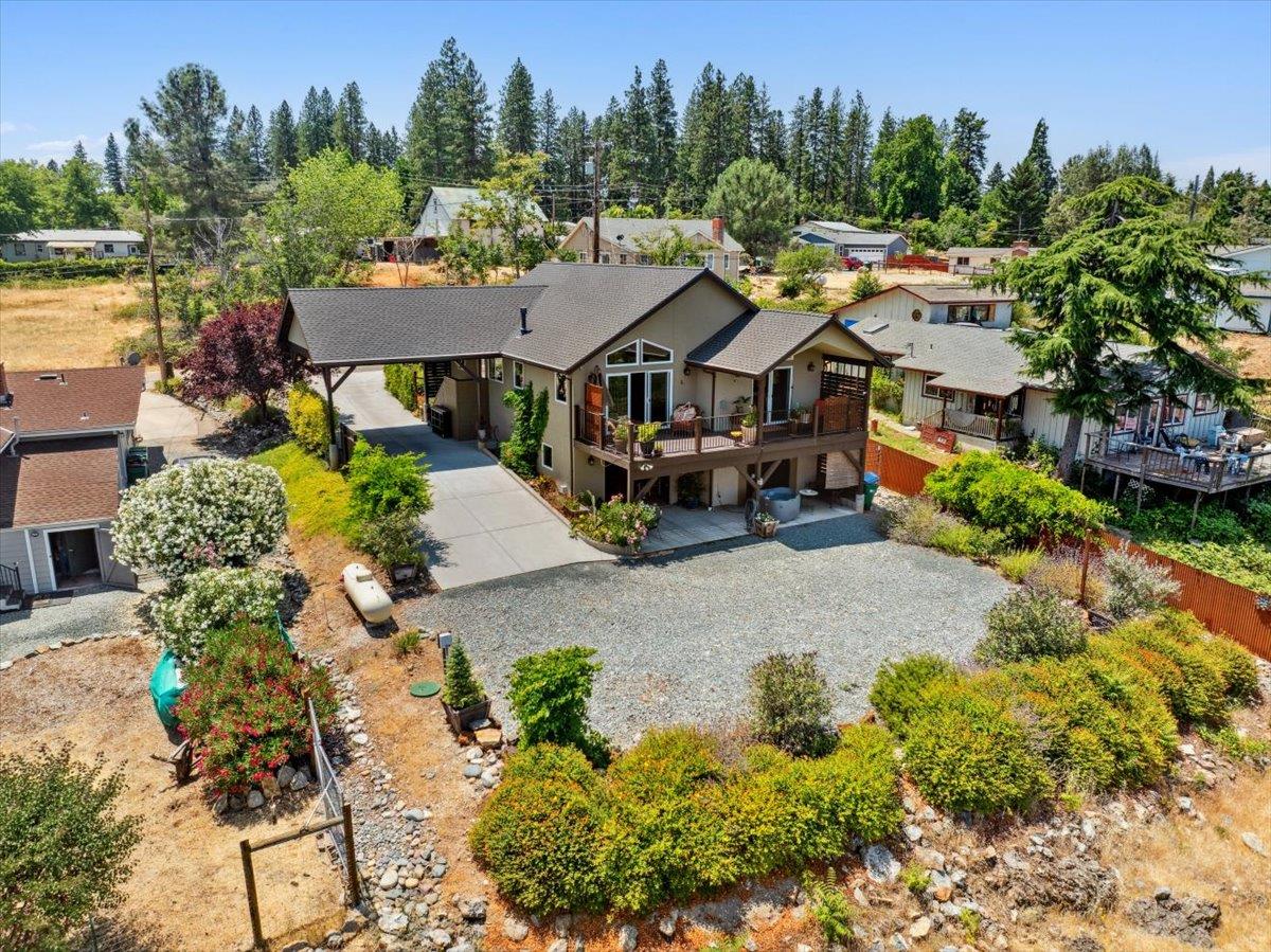 578 Douglas Avenue