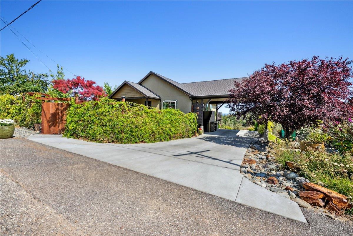 578 Douglas Avenue