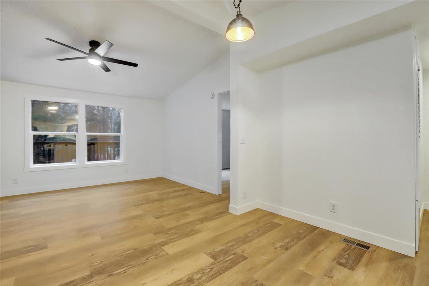 15081 Rattlesnake Road