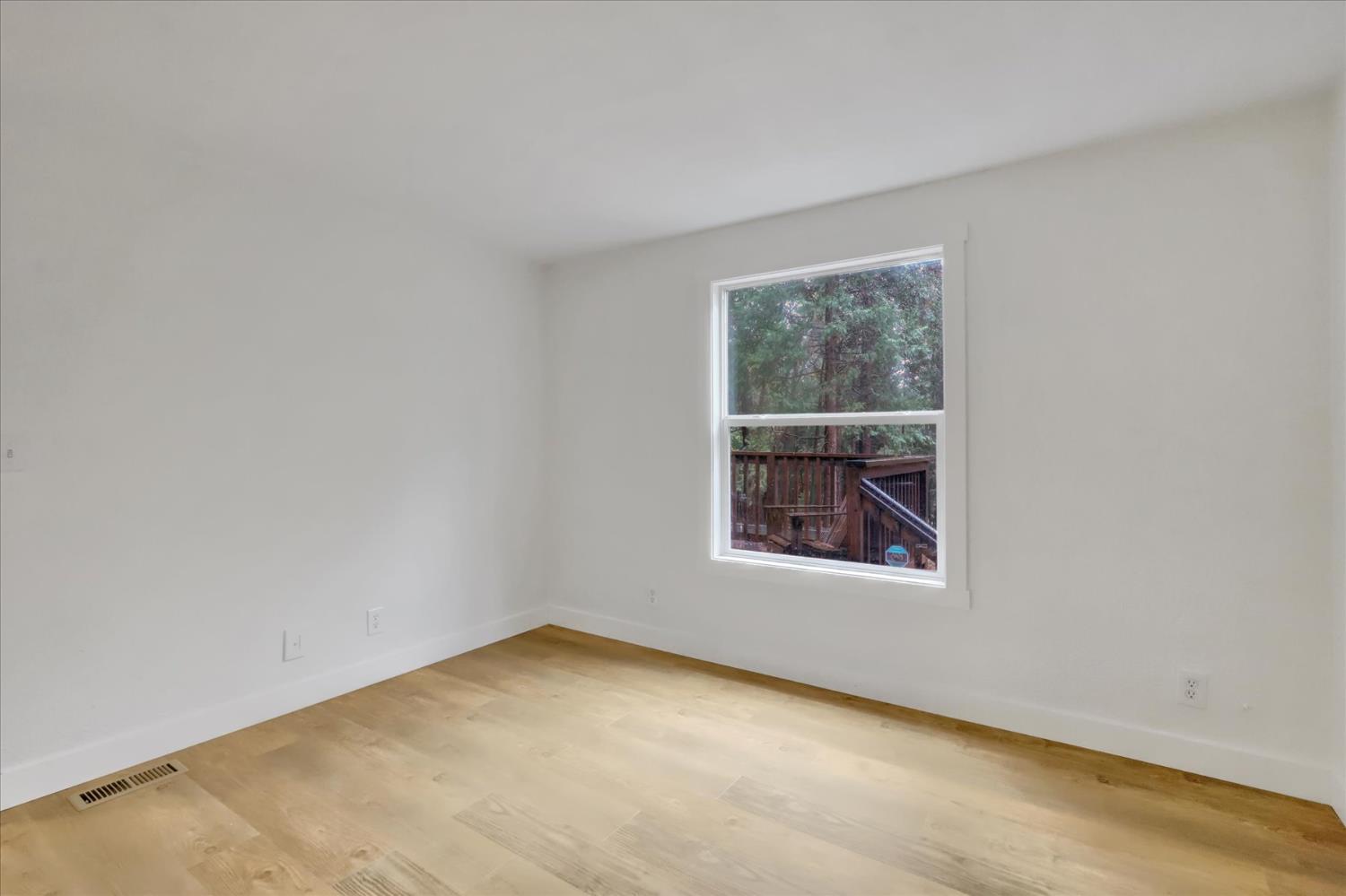 15081 Rattlesnake Road