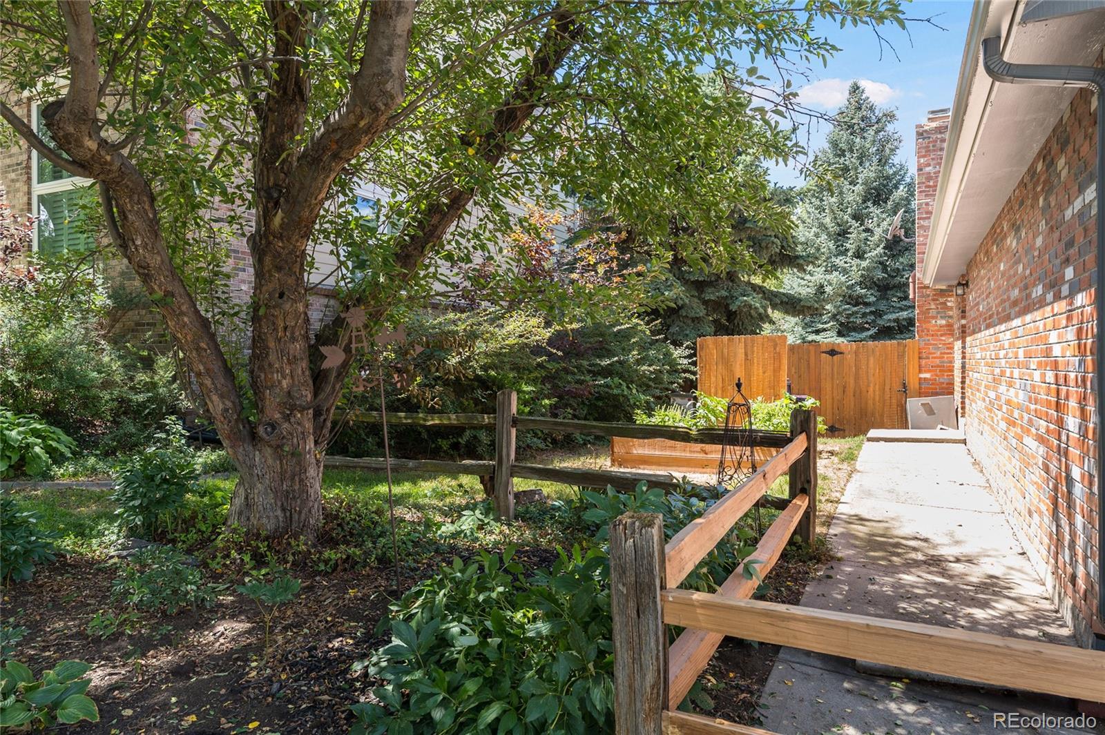 5447 S Iola Way