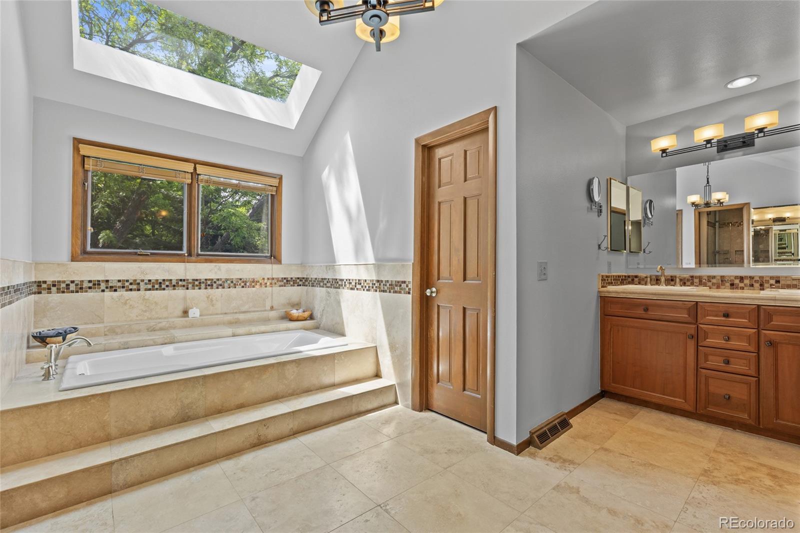 10886 E Crestline Circle