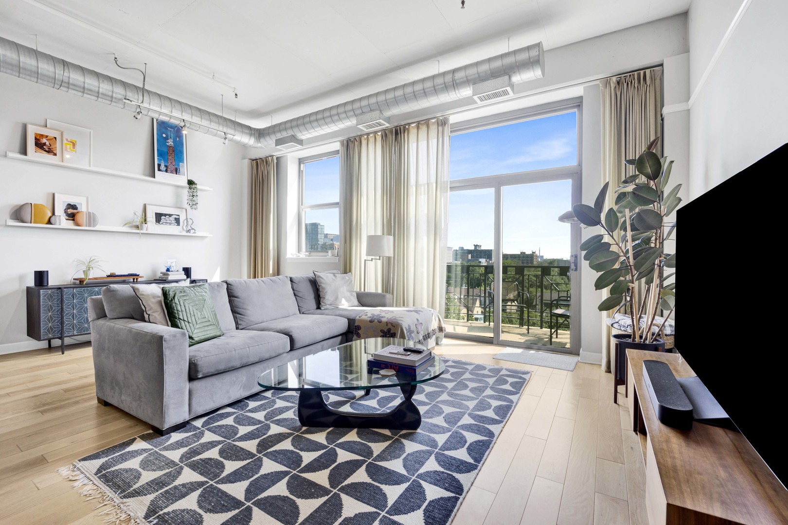 1301 W MADISON Street Unit: 618
