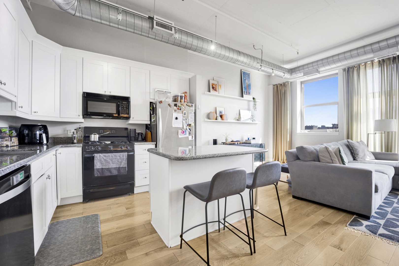 1301 W MADISON Street Unit: 618