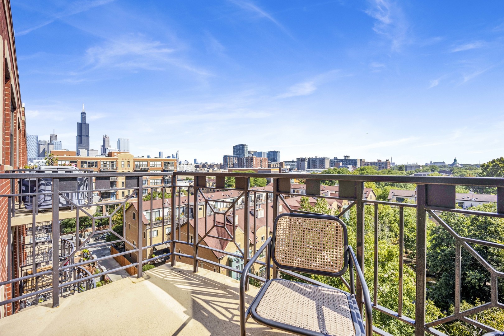 1301 W MADISON Street Unit: 618