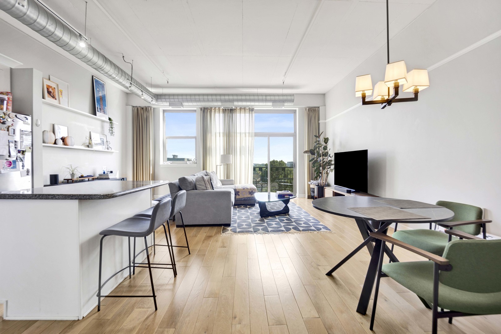 1301 W MADISON Street Unit: 618