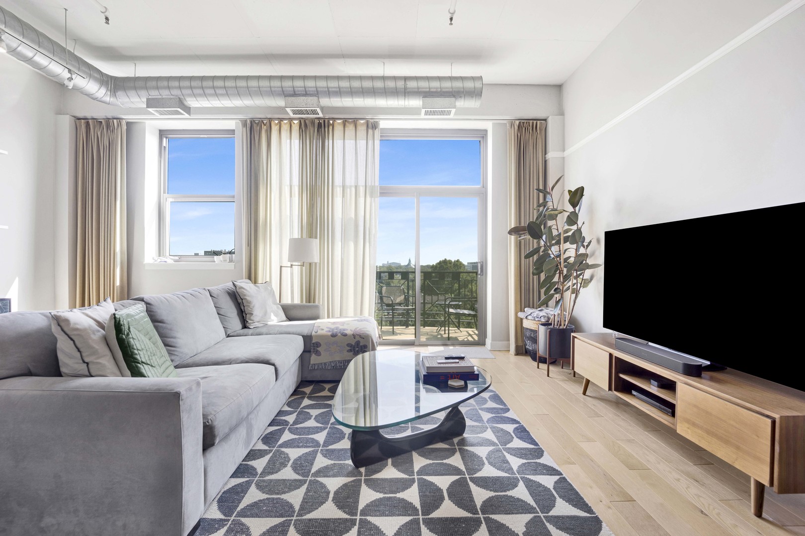 1301 W MADISON Street Unit: 618