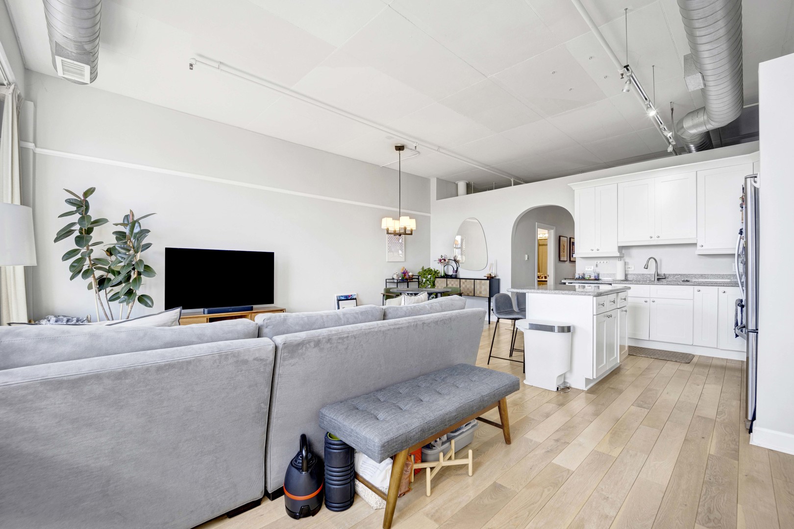 1301 W MADISON Street Unit: 618