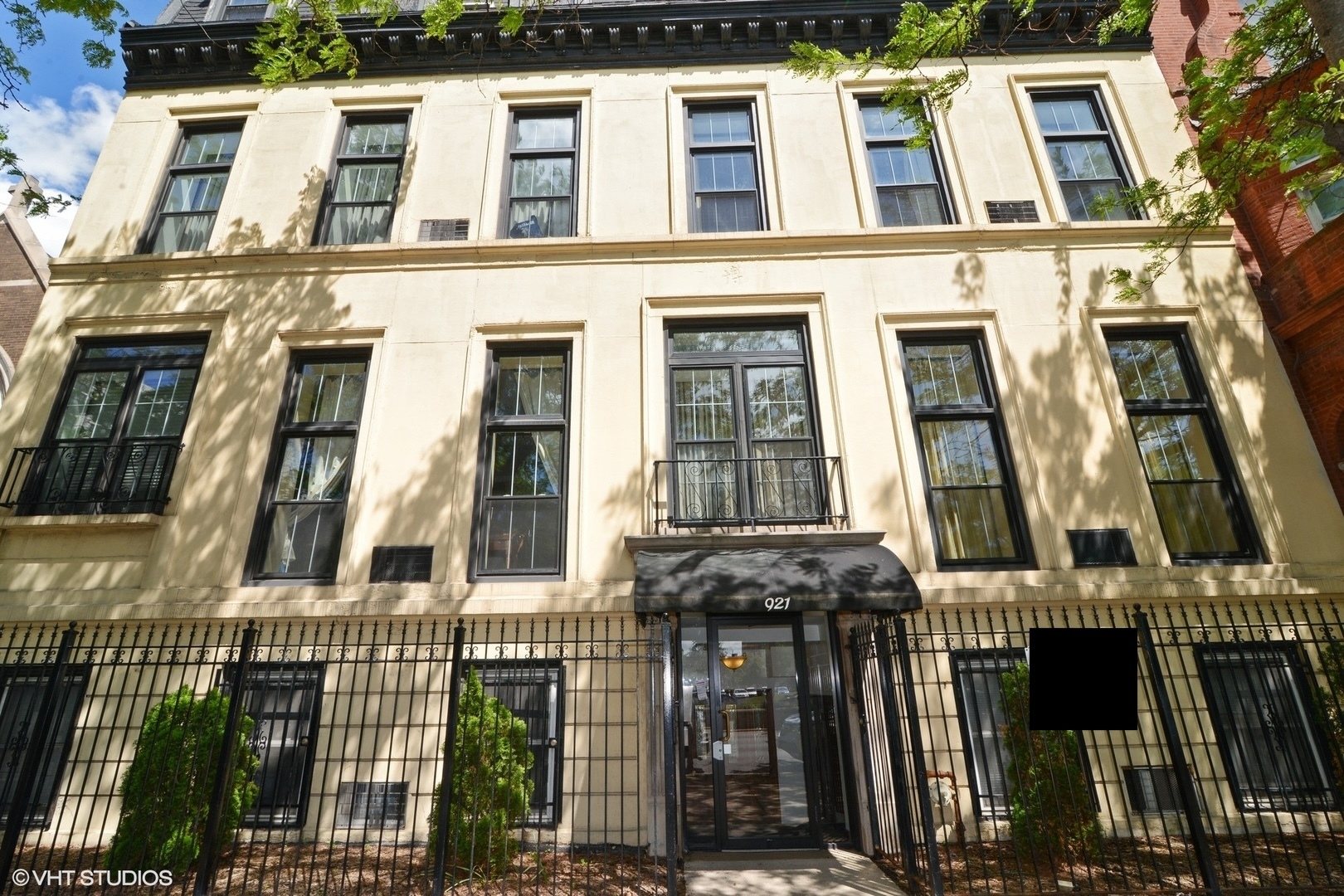 921 N La Salle Drive Unit: 3