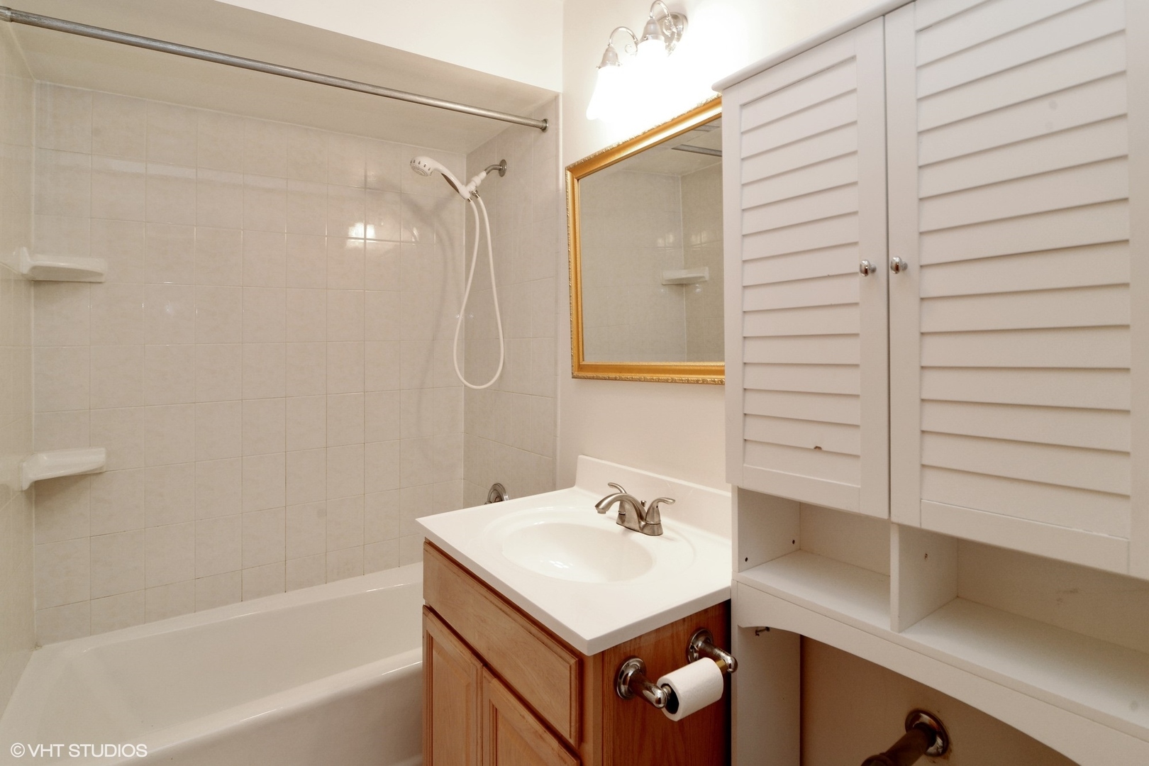 921 N La Salle Drive Unit: 3