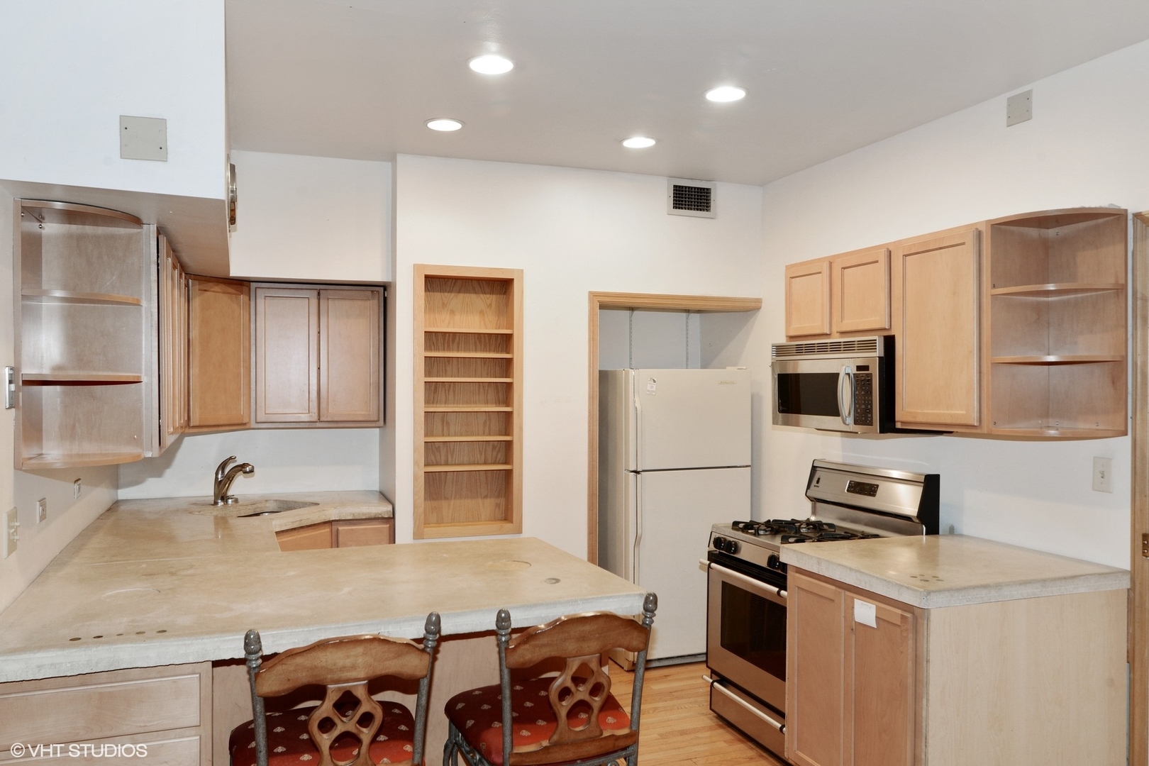 921 N La Salle Drive Unit: 3