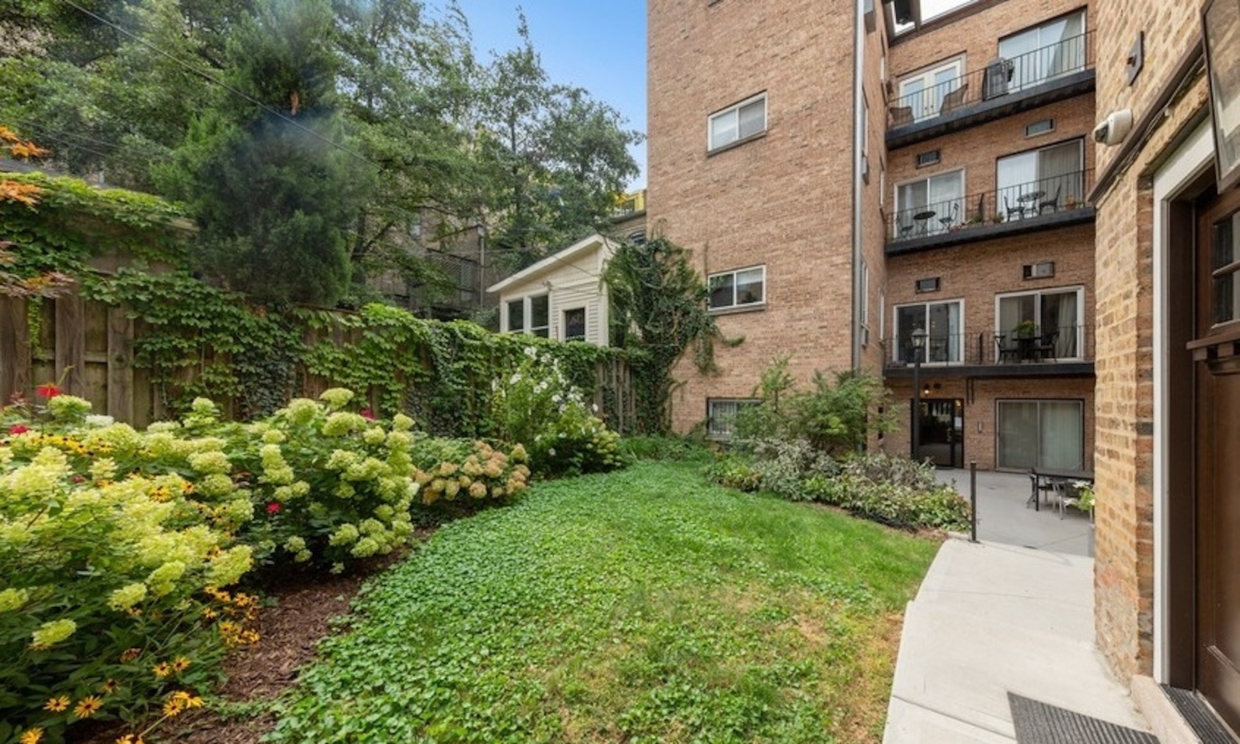 921 N La Salle Drive Unit: 3