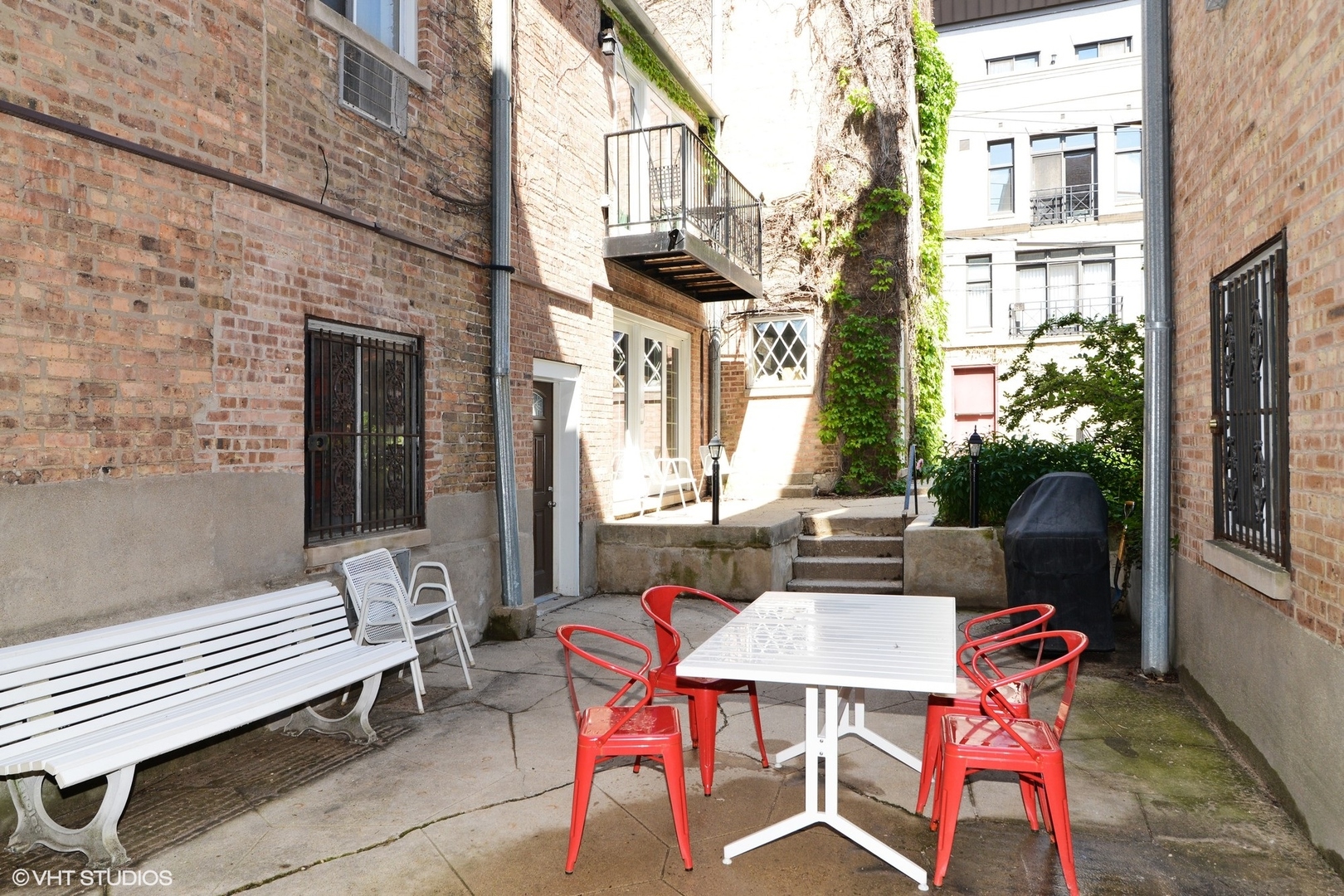 921 N La Salle Drive Unit: 3