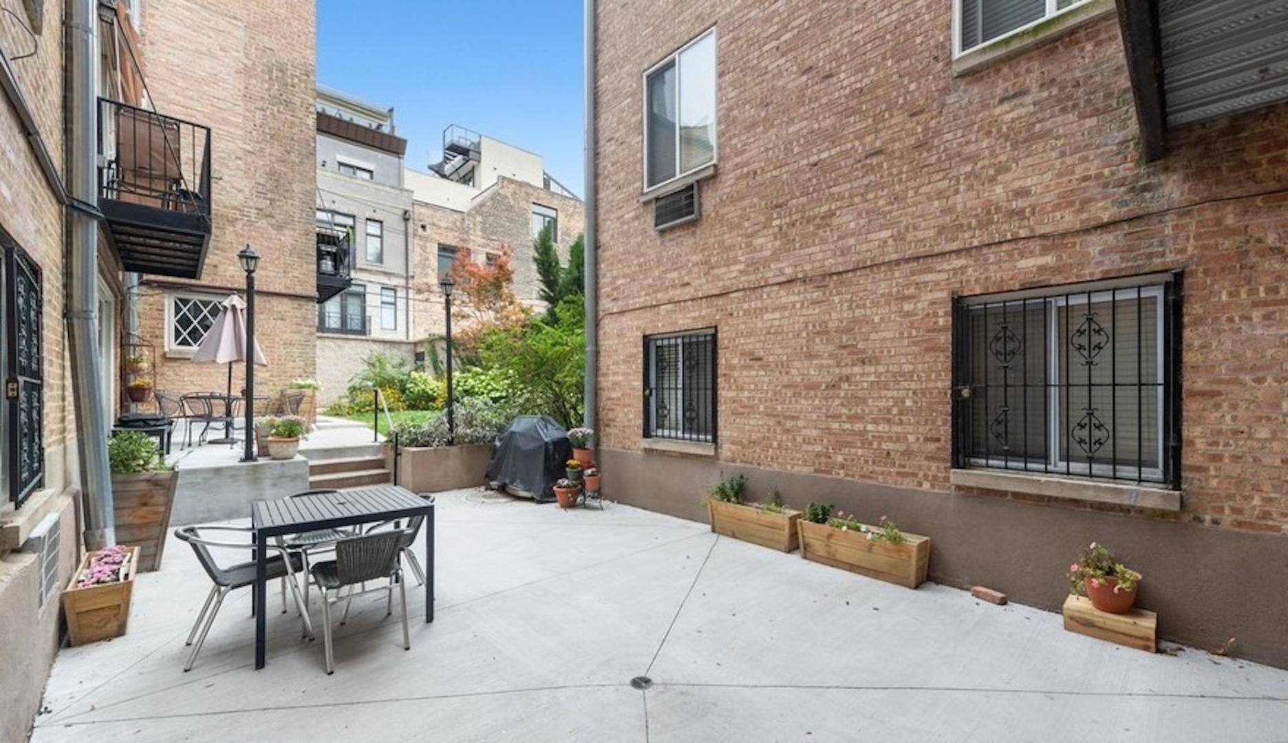 921 N La Salle Drive Unit: 3