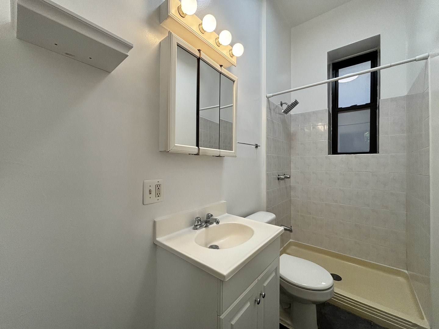 858 N Wood Street Unit: 2R