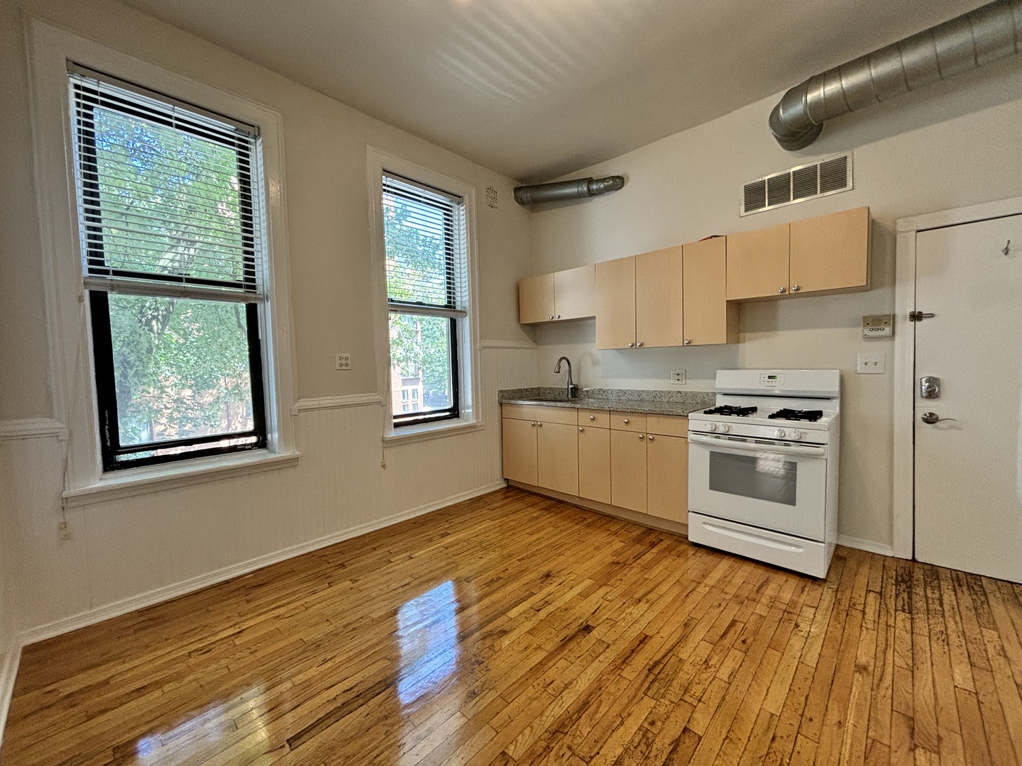 858 N Wood Street Unit: 2R