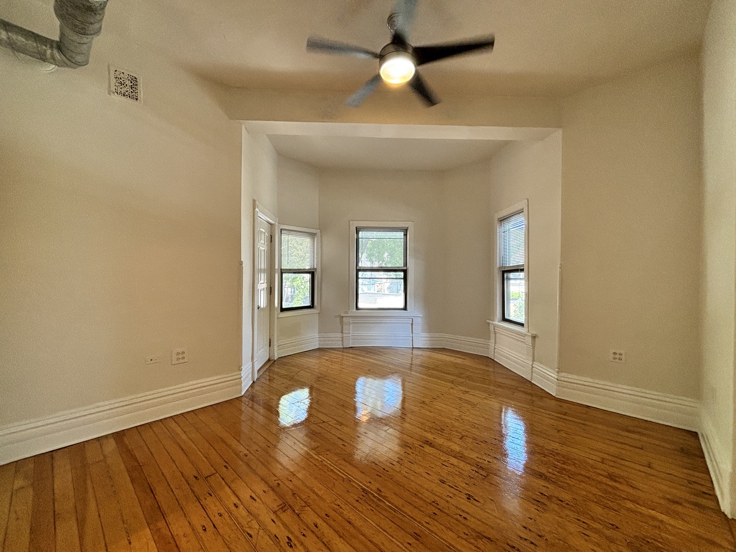 858 N Wood Street Unit: 2R