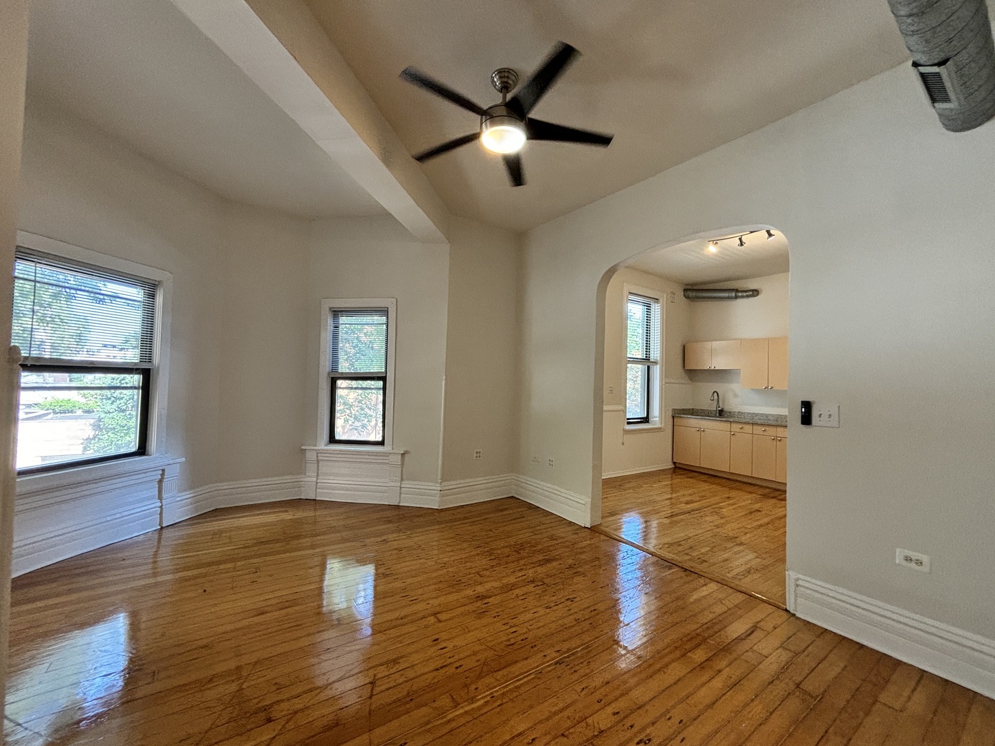 858 N Wood Street Unit: 2R