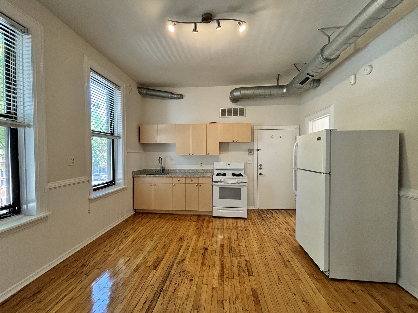 858 N Wood Street Unit: 2R