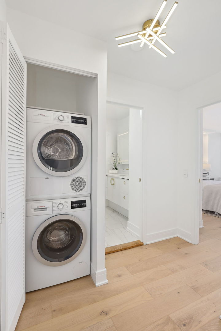 1560 N Sandburg Terrace Unit: 706J