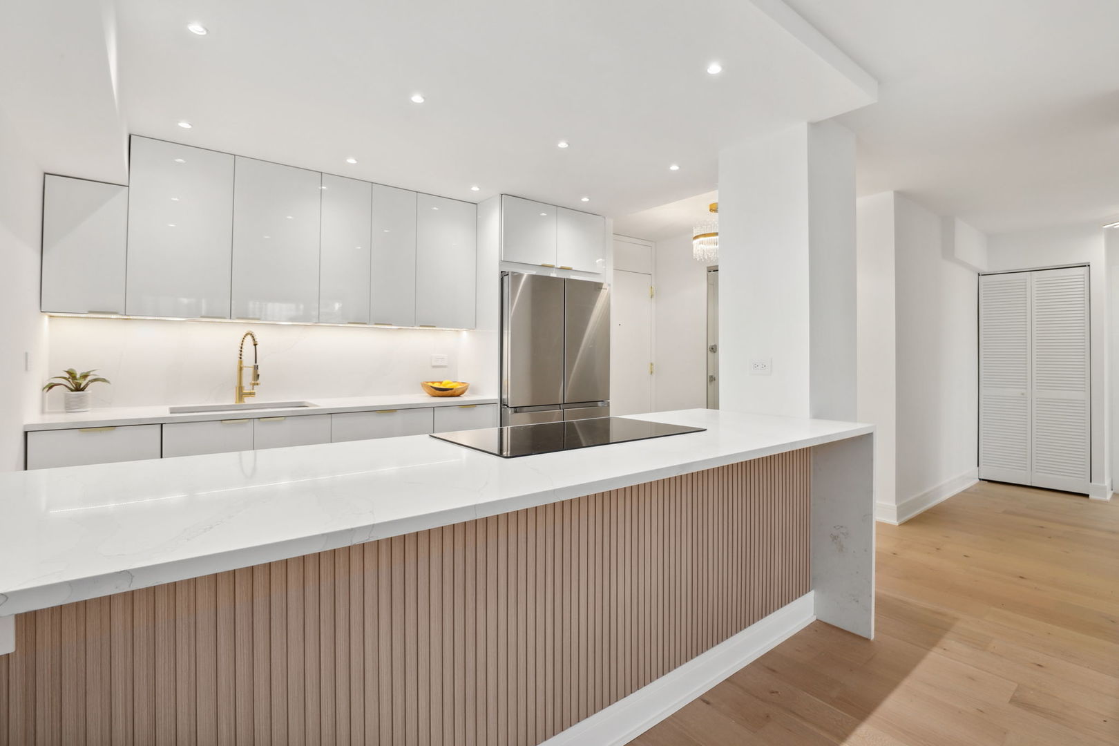 1560 N Sandburg Terrace Unit: 706J