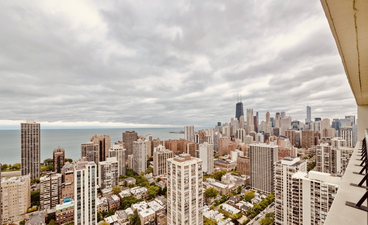 1560 N Sandburg Terrace Unit: 706J