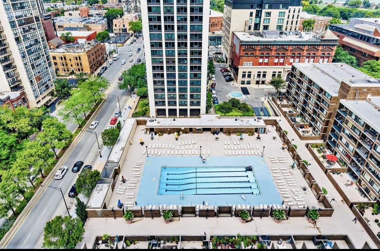 1560 N Sandburg Terrace Unit: 706J