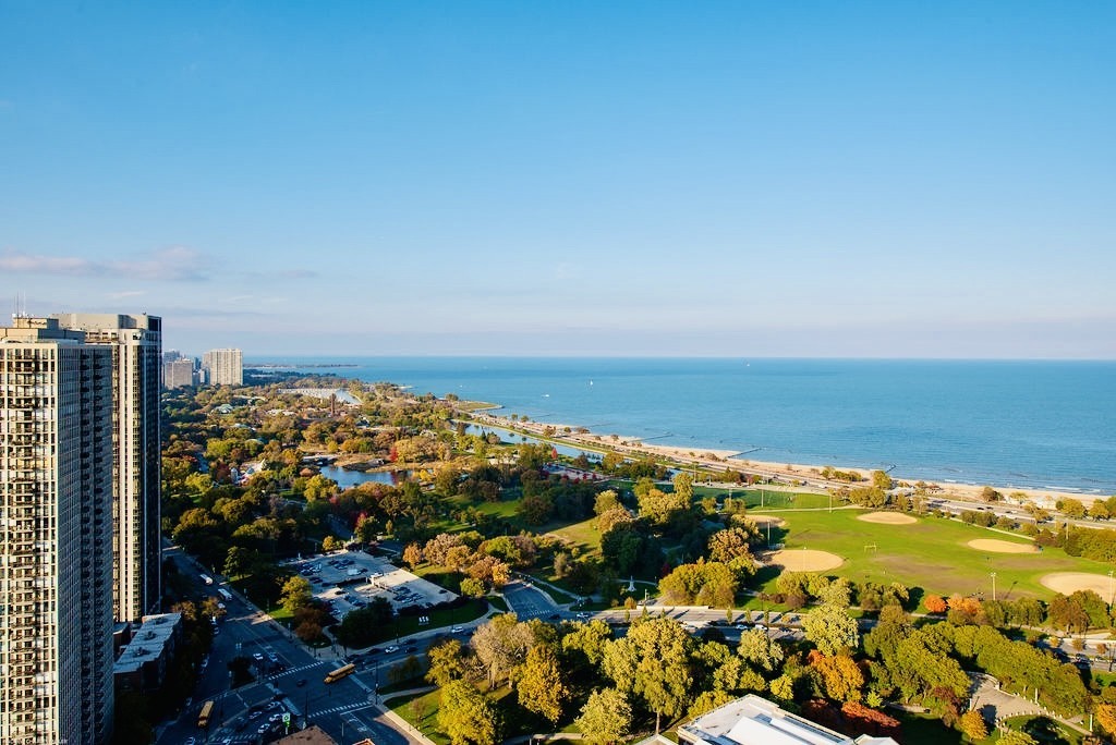 1560 N Sandburg Terrace Unit: 706J
