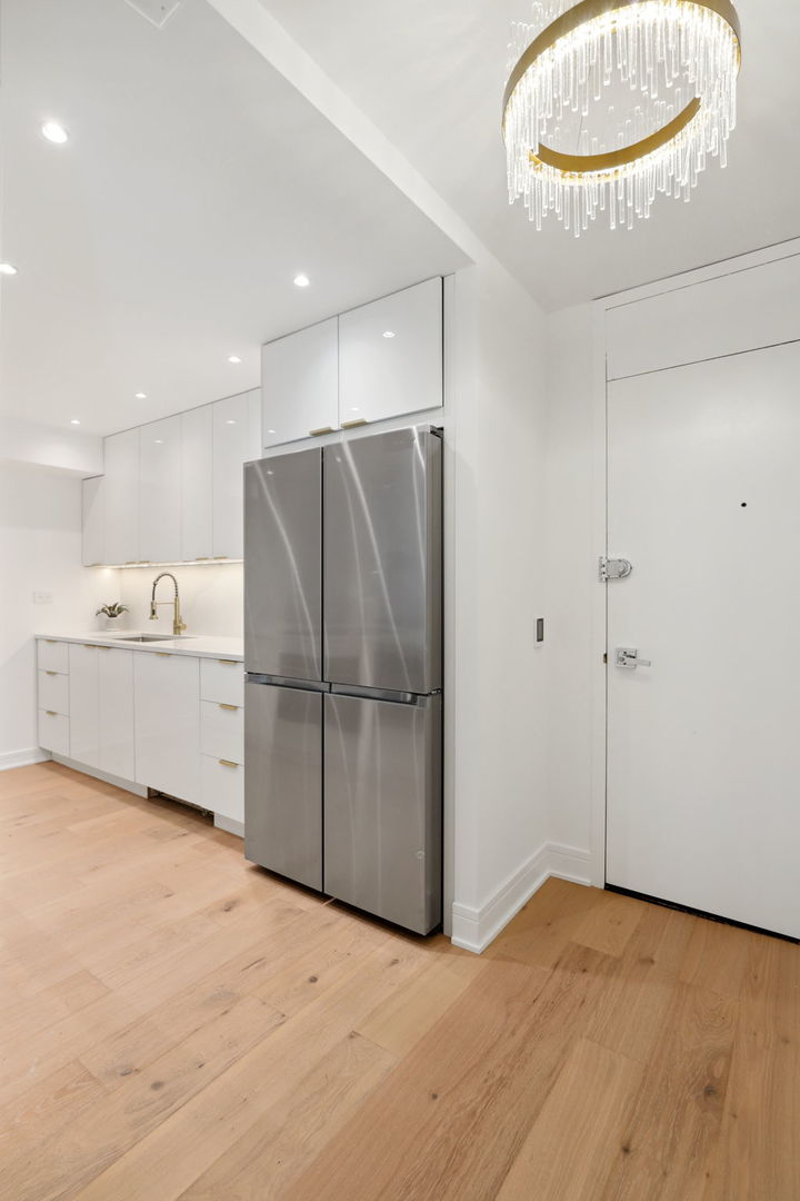 1560 N Sandburg Terrace Unit: 706J