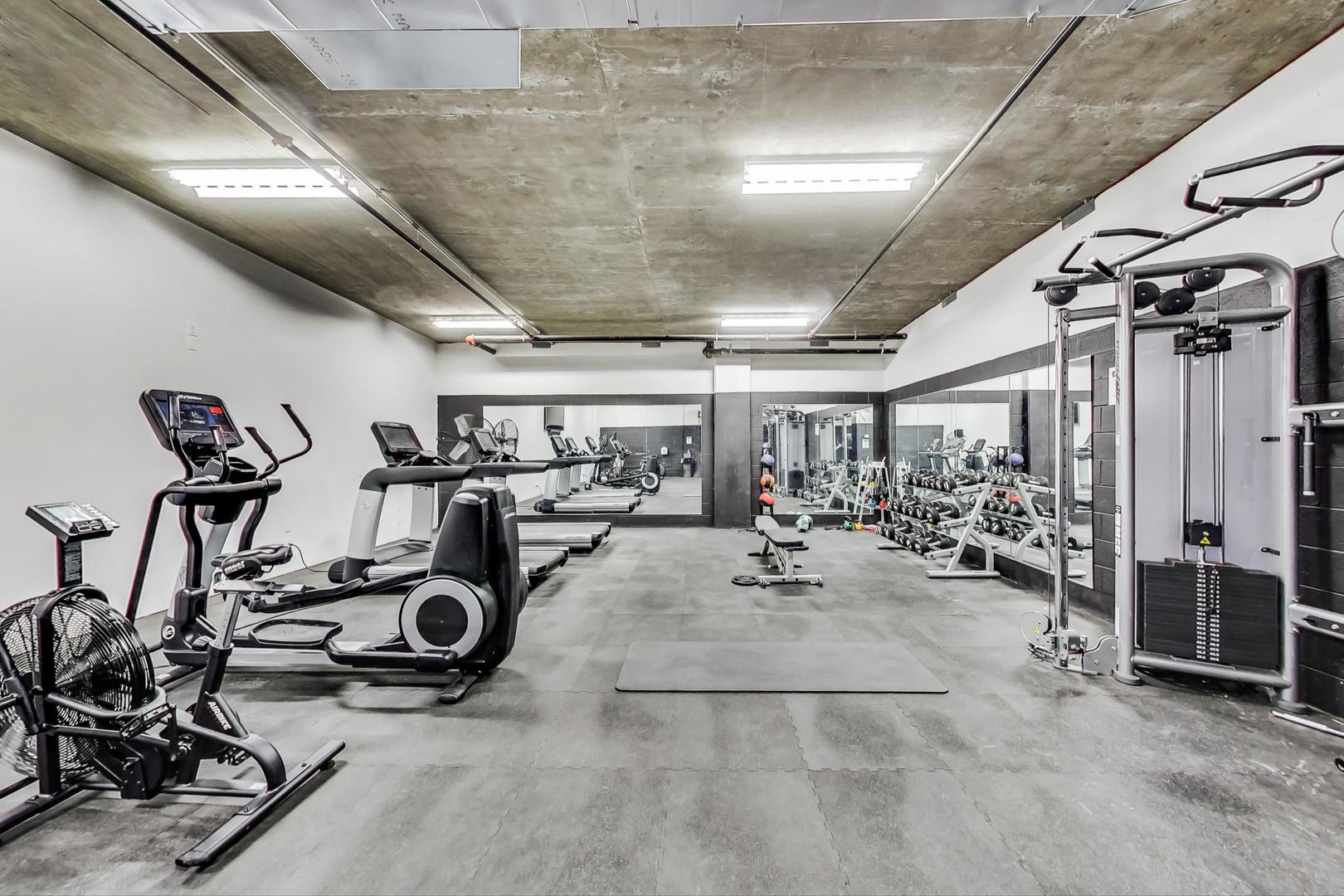 171 N Aberdeen Street Unit: 1014