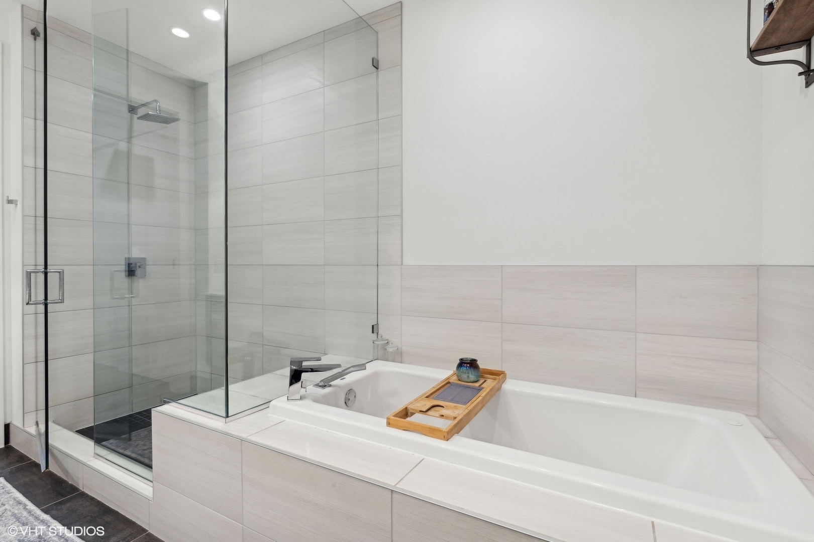 111 S Peoria Street Unit: 209