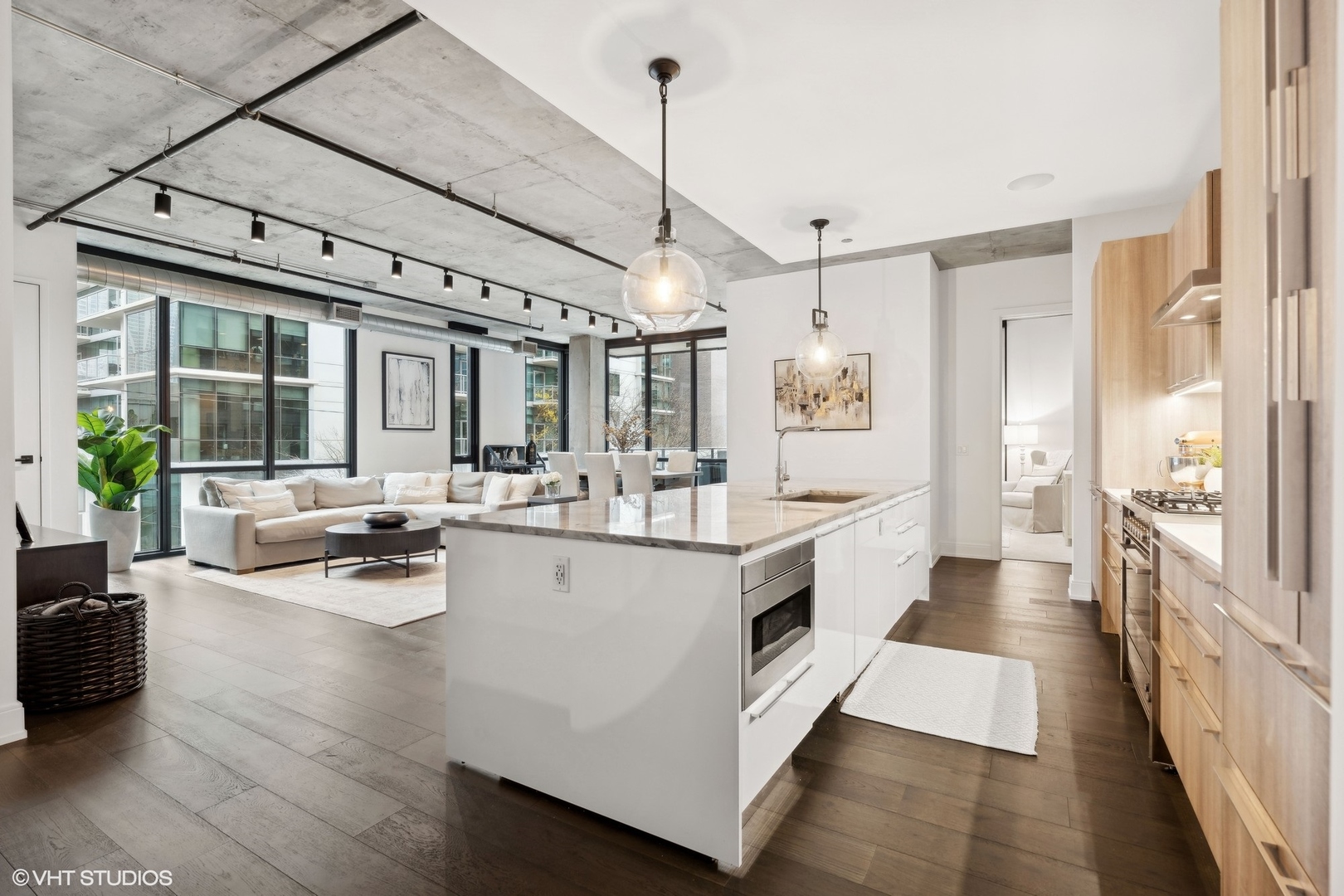 111 S Peoria Street Unit: 209