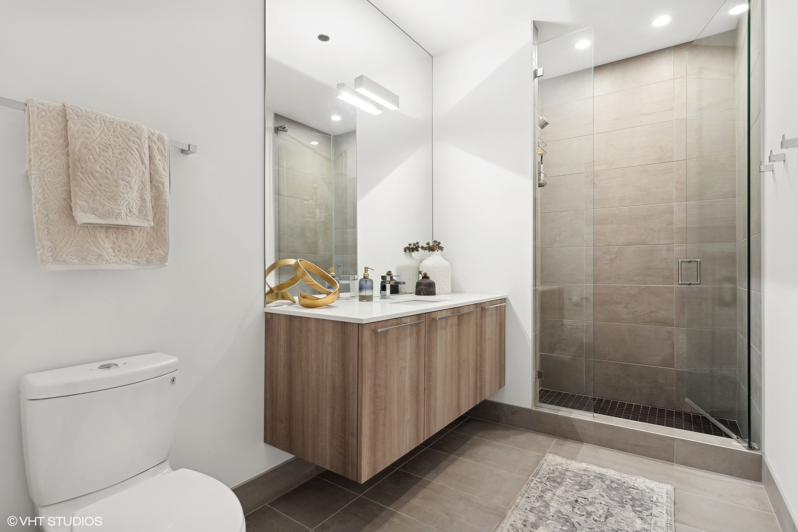 111 S Peoria Street Unit: 209