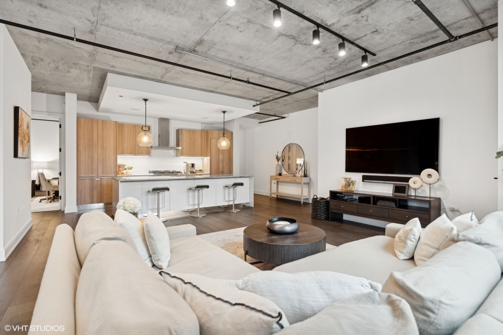 111 S Peoria Street Unit: 209