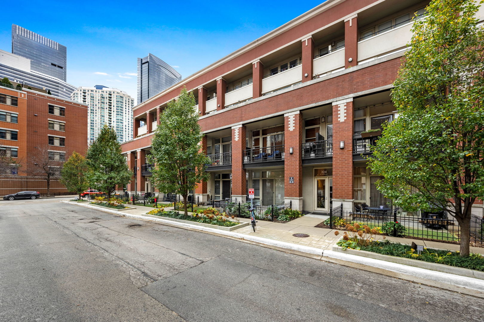 324 N JEFFERSON Street Unit: 103