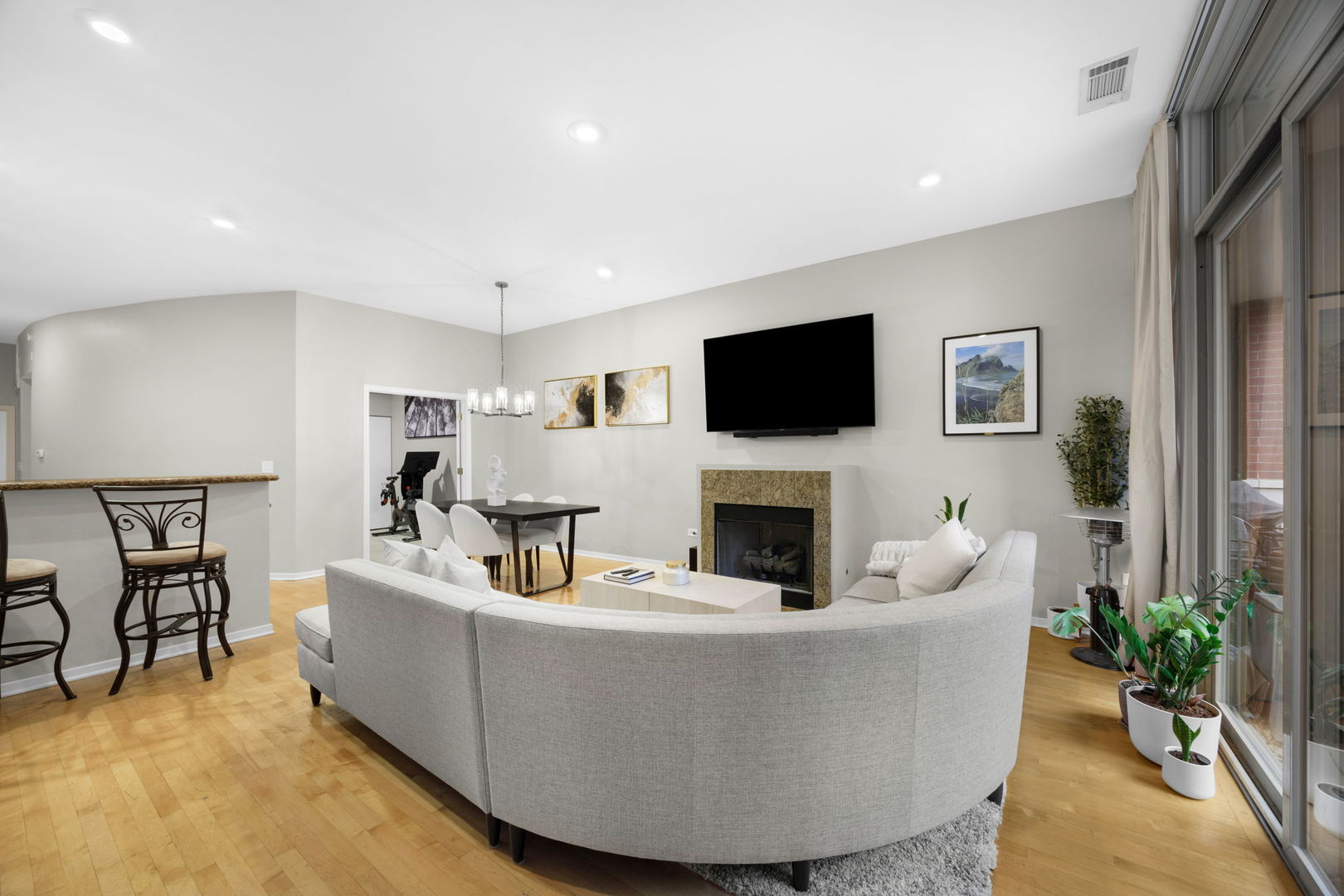 324 N JEFFERSON Street Unit: 103