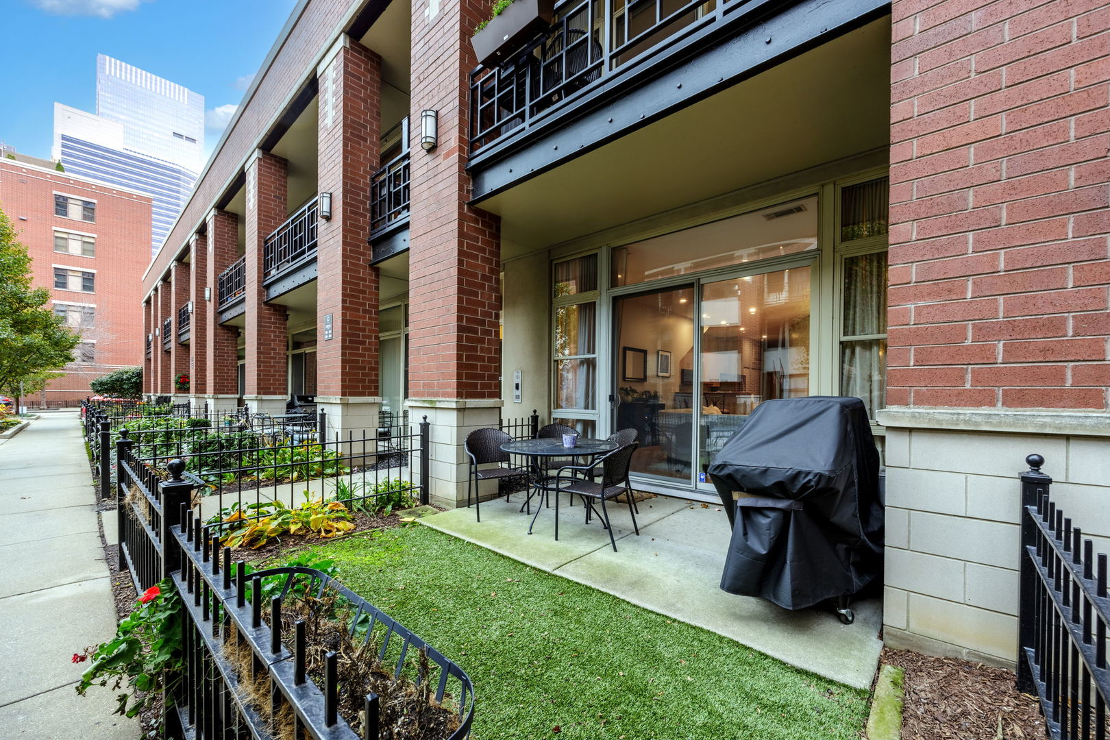 324 N JEFFERSON Street Unit: 103