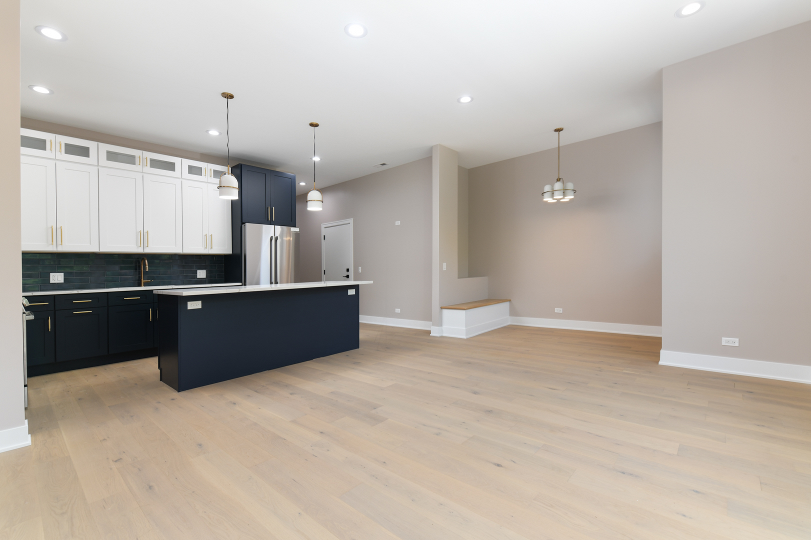 1627 W Warren Boulevard Unit: 2