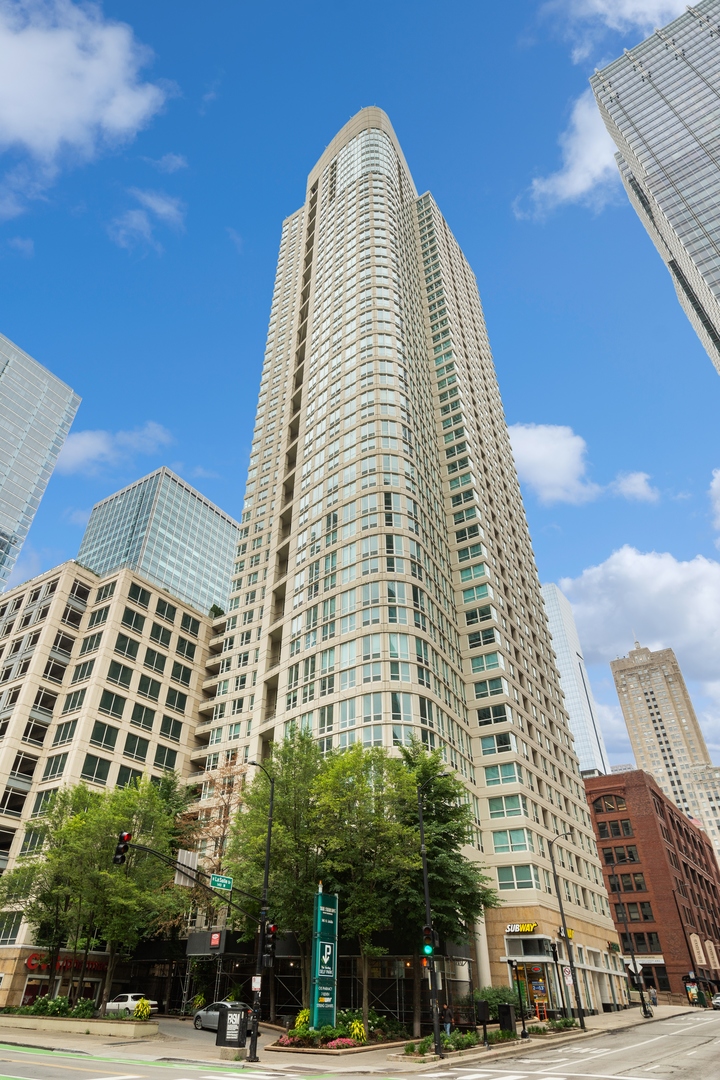 345 N LASALLE Street Unit: 1703