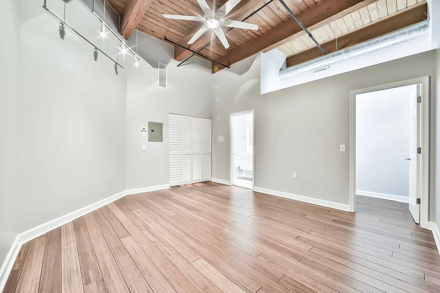 1500 W Monroe Street Unit: 206