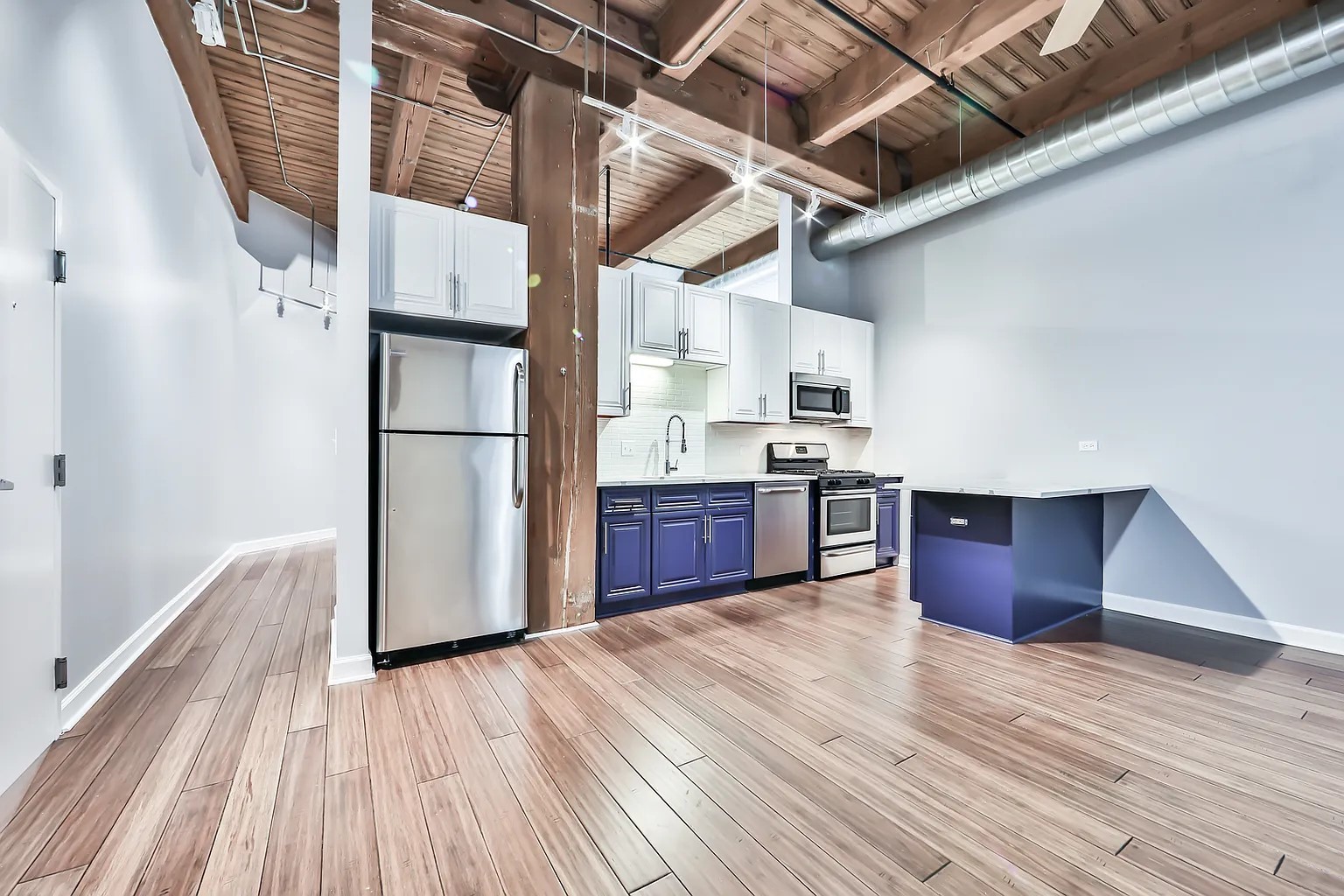 1500 W Monroe Street Unit: 206