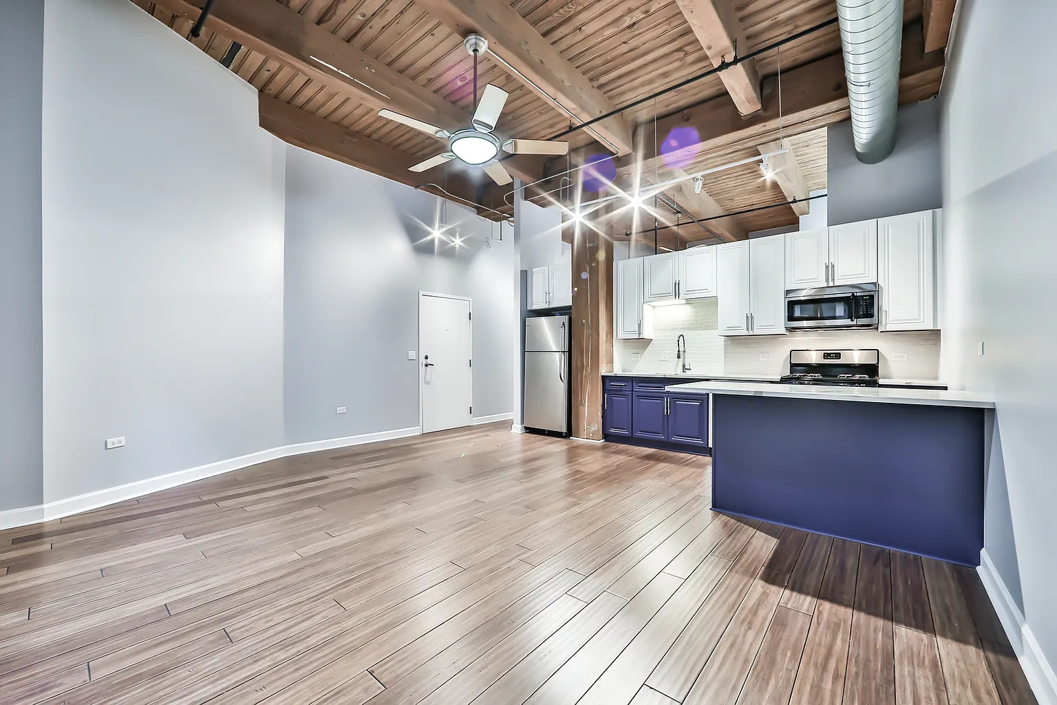 1500 W Monroe Street Unit: 206