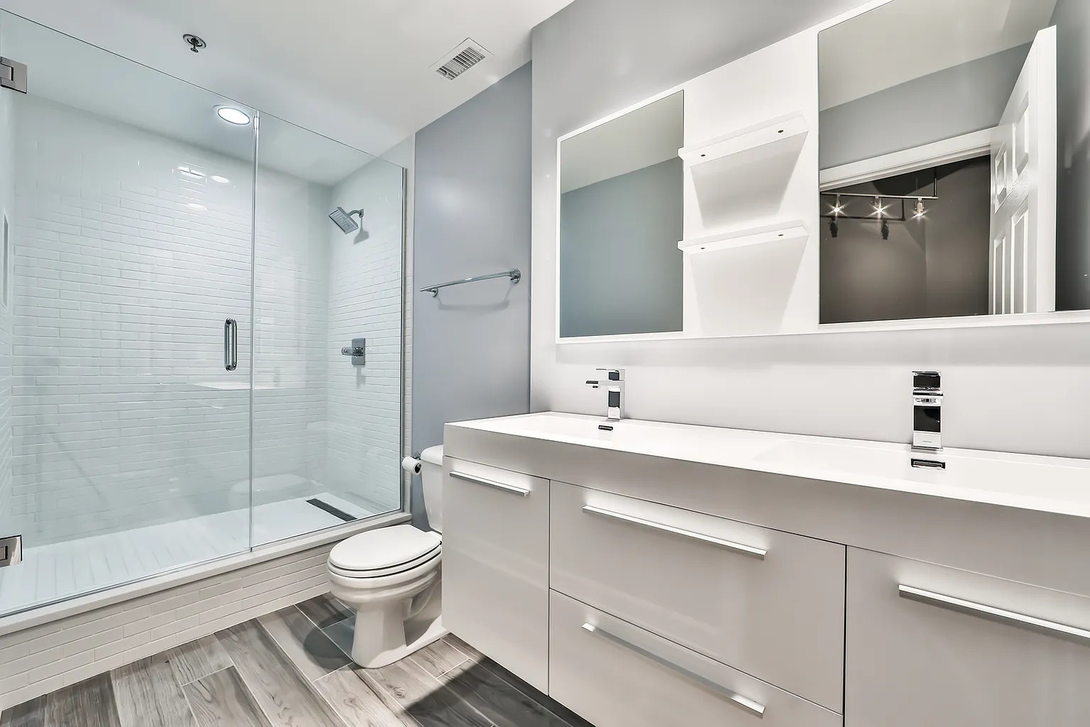 1500 W Monroe Street Unit: 206