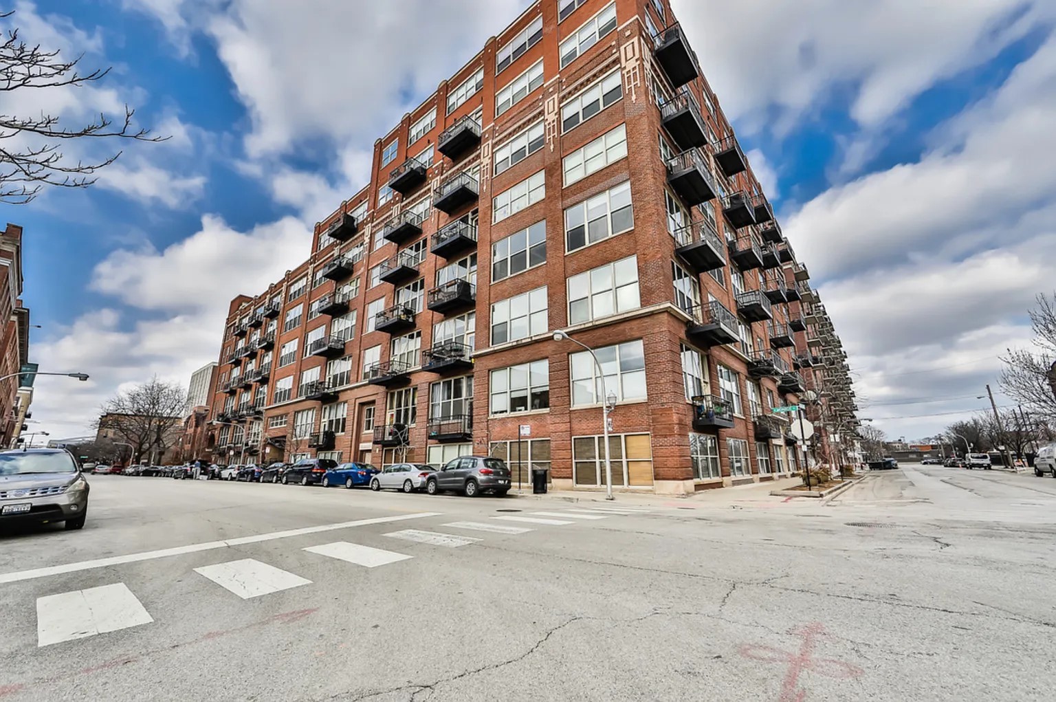 1500 W Monroe Street Unit: 206
