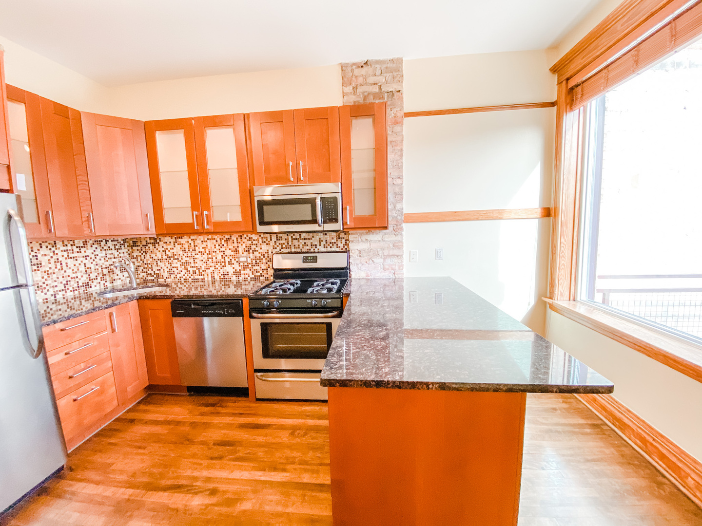 1939 N Sheffield Avenue Unit: 2
